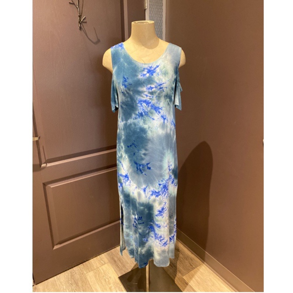 Cold shoulder maxi dress with slit